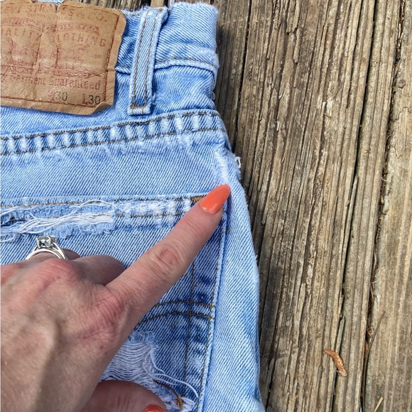 Vintage Levi’s Cut Off Denim Shorts Size 28 - Picture 6 of 12